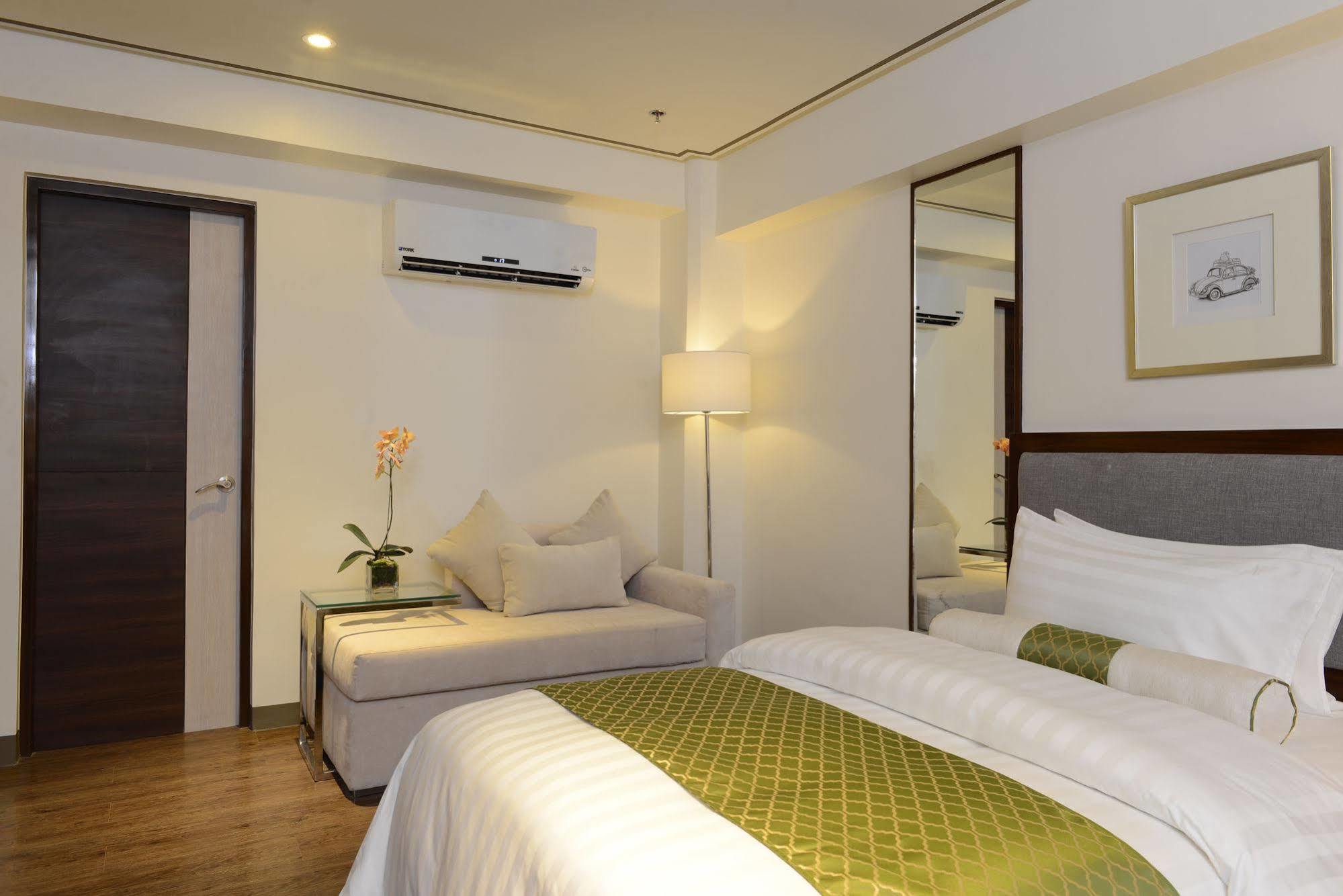 The Carmen Hotel Naga  Exterior photo