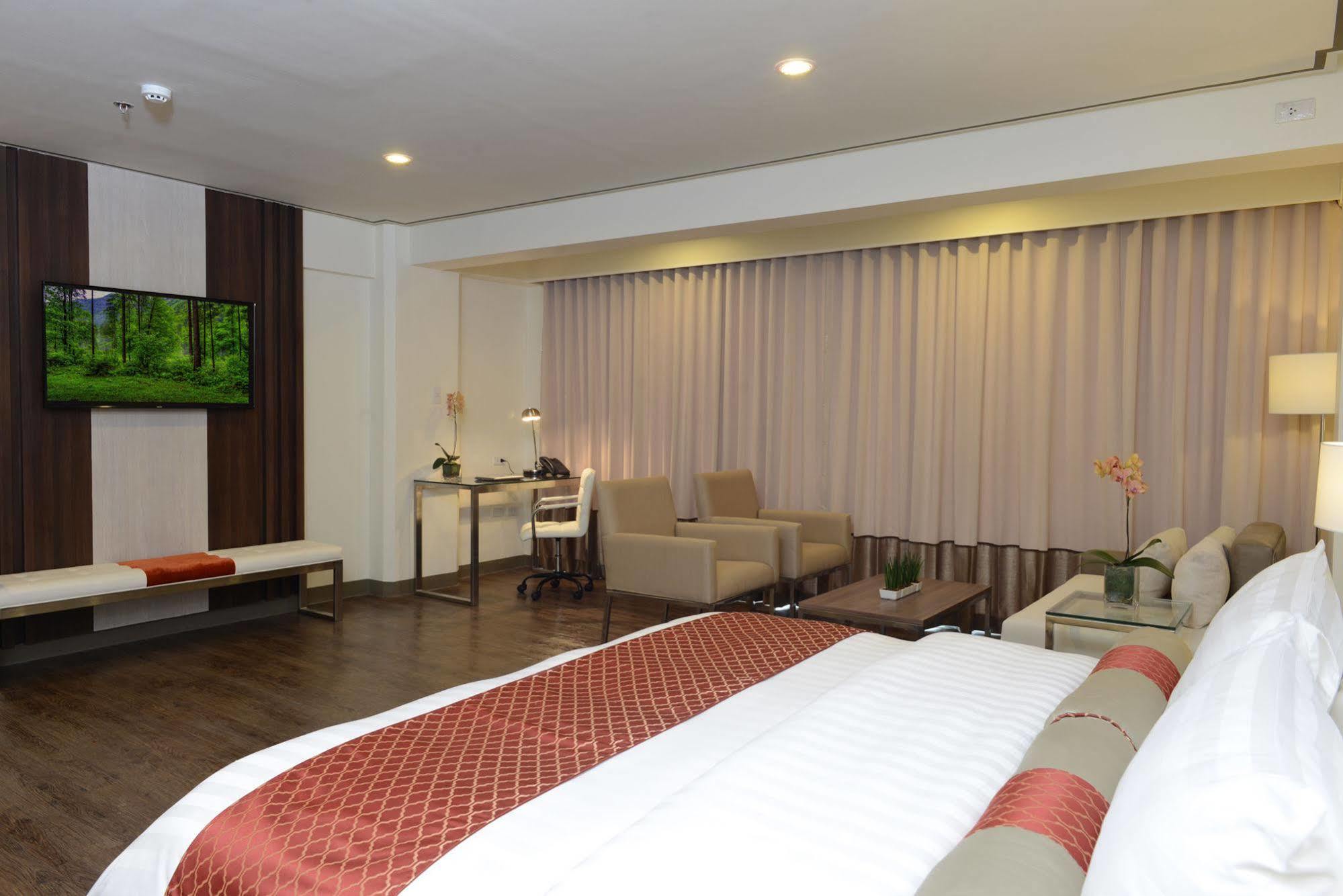 The Carmen Hotel Naga  Exterior photo