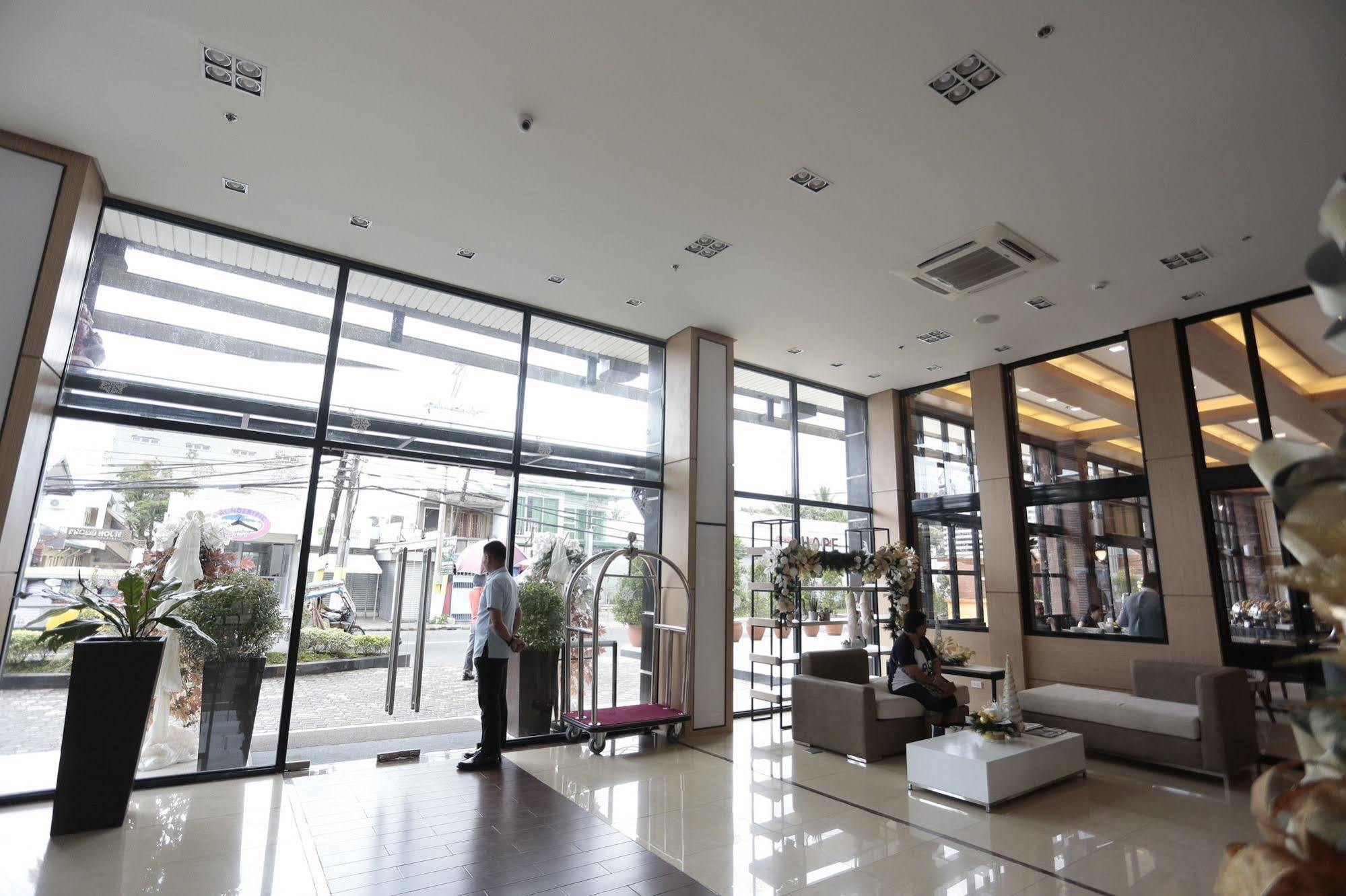 The Carmen Hotel Naga  Exterior photo